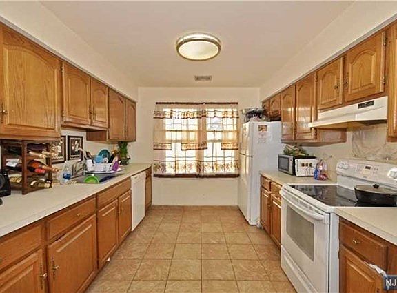 5th image of 711 Mill St Unit 302-10