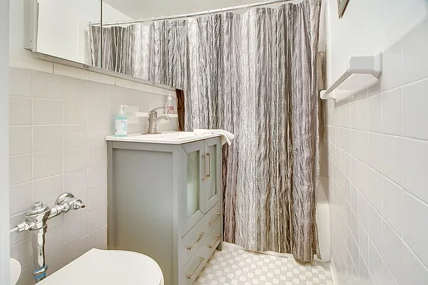 Sold by LG Fairmont Group | media 5