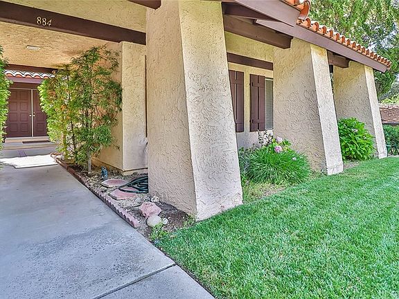 3rd image of 884 Rim Crest Dr