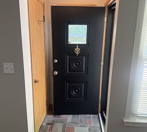 4th image of 1479 Maple Rd