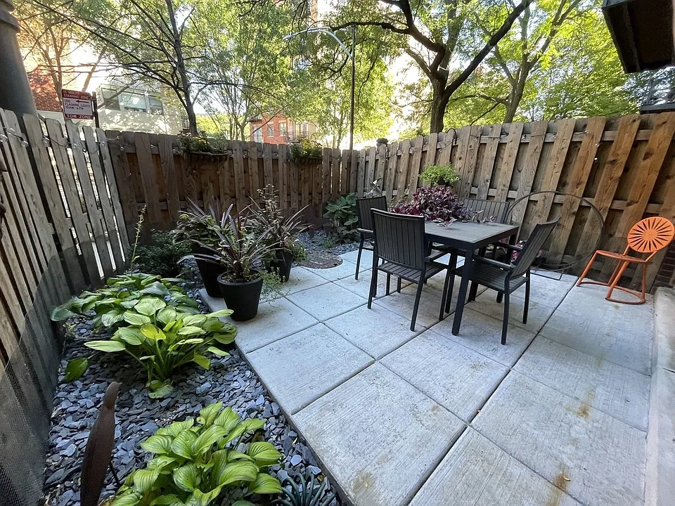 2333 W Saint Paul Ave