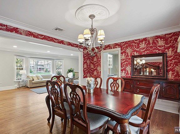 4th image of 23 Biscayne Dr