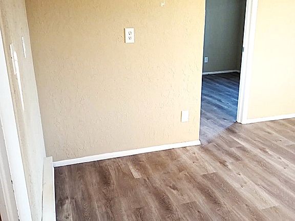 5th image of 41 Railroad Ave #1