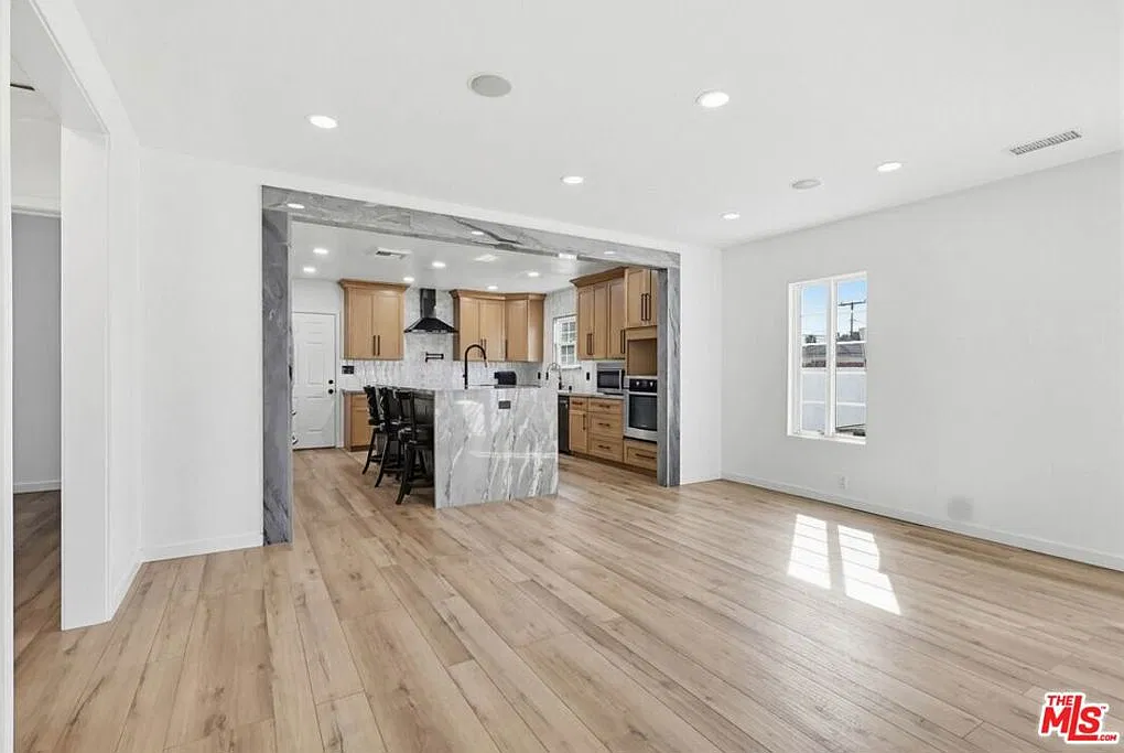 4 bed, 2.0 bath, 1825 sqft, $4,550 — Photo 4