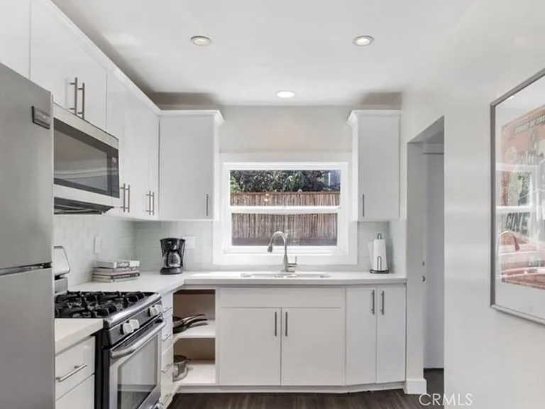 5150 Romaine St — Photo 8