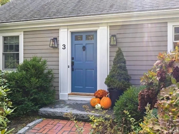 3 Howland Ln, Hingham, MA 02043