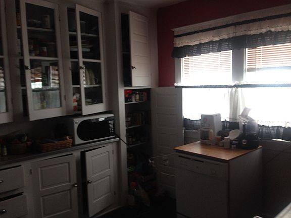 5th image of 92 Crestwood Ave