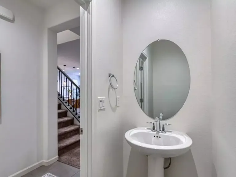 116 Aria Ave S — Photo 3