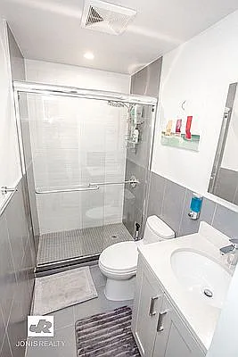 Rented by Jonis Realty | media 32