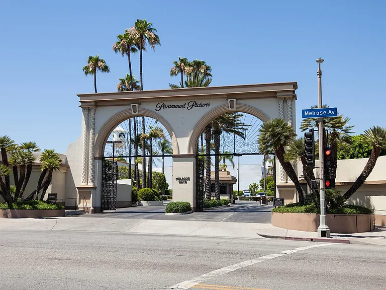Paramount pictures is nearby