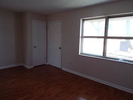 4th image of 3911 Brookcrest Dr NE