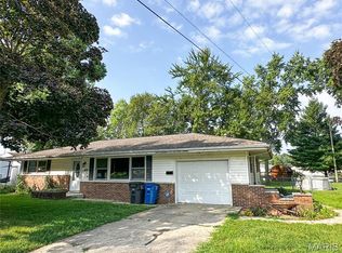 609 Maple St, Greenville, IL 62246