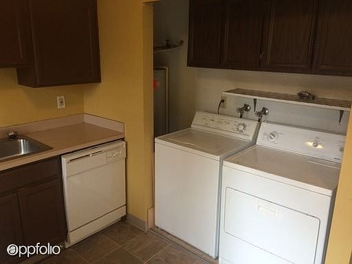 2nd image of 5645-5647 SE Belmont St