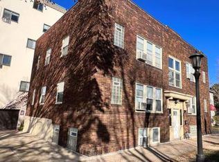 Charles, Saint Paul, MN 55104