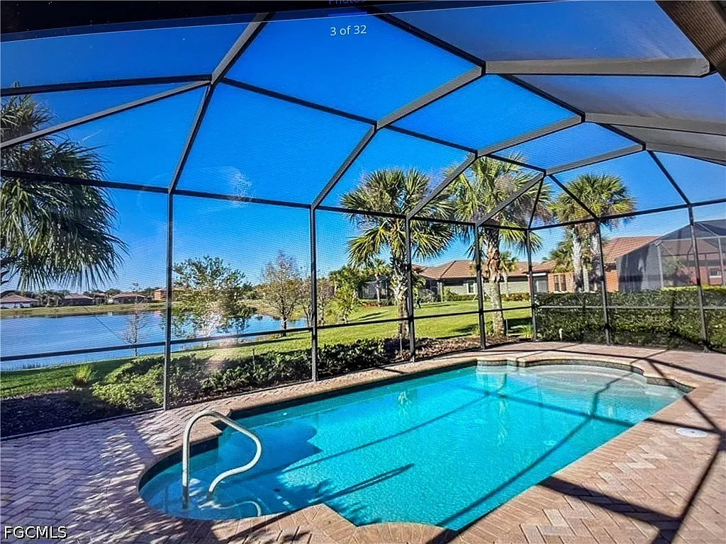 3 bed, 2.0 bath, 2054 sqft, $7,000 — Photo 2