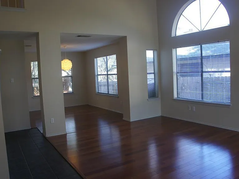 7304 Potters Trl — Photo 3