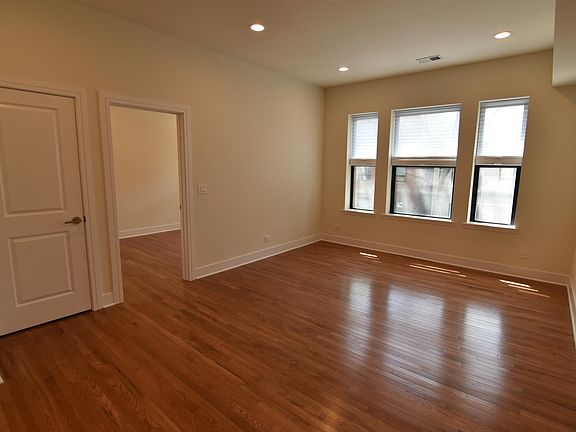 3rd image of 710-716 W Buckingham Pl