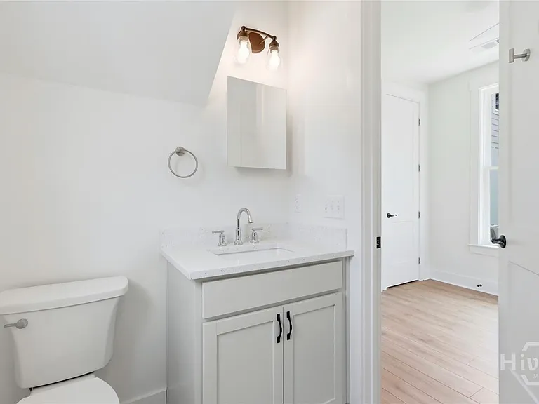 1314 E 38th St — Photo 20