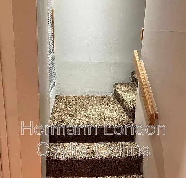 1708 S Tucker Blvd #C — Photo 7