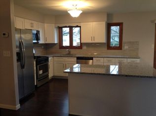 8232 Leawood Ln, Woodridge, IL 60517