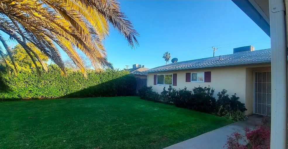 3 bed, 1200 sqft, $2,500 — Photo 2