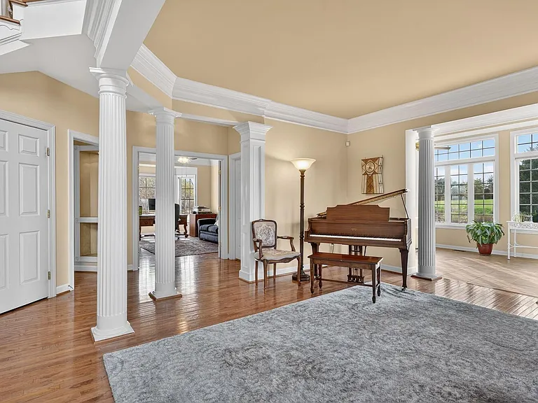 401 Hilton Head Ct — Photo 12