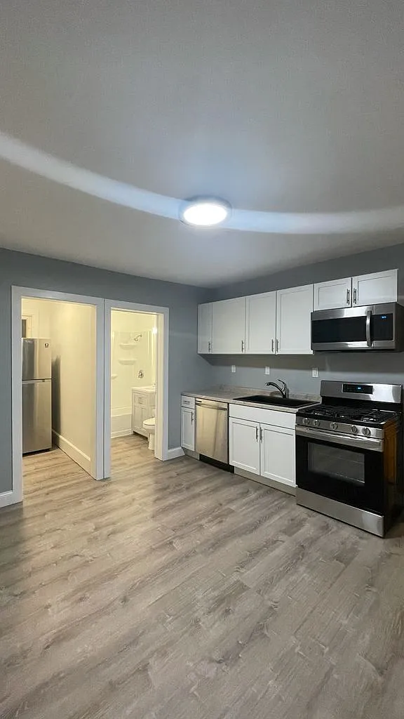 2 bed, 1100 sqft, $1,650 — Photo 2