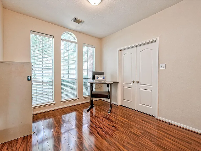 6806 Rhodes Ct — Photo 28