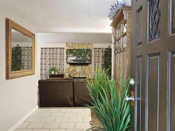 3rd image of 7025 Shoreham Pl