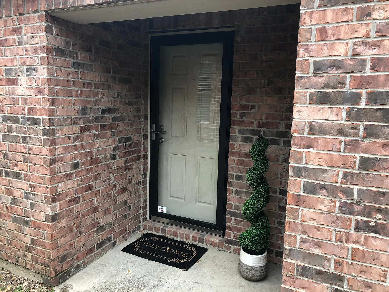 3 bed, 1176 sqft, $2,200 — Photo 2