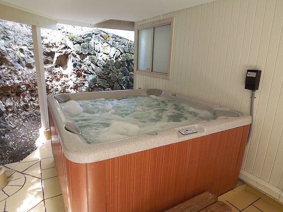 Downstairs hot tub