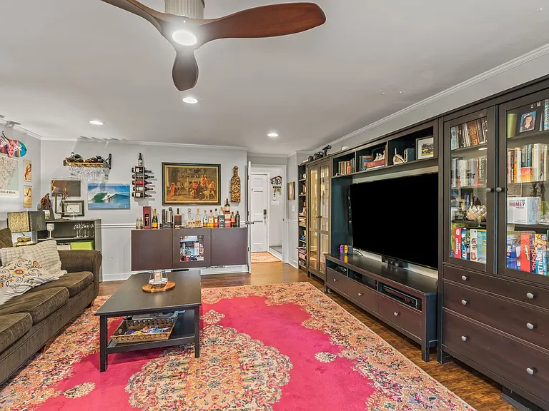 223 Ivy Cir — Photo 6