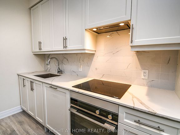 4th image of 9085 Jane St #811