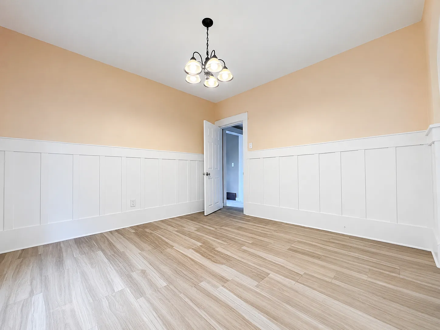 2 bed, 650 sqft, $2,300 — Photo 4