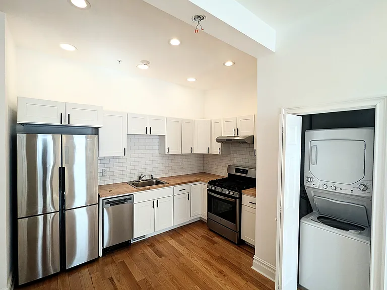 356 Union St #1 — Photo 4