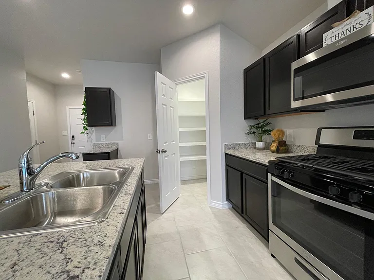 2325 Tranquil Ln — Photo 7