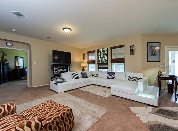 5th image of 712 Willow Walk Dr