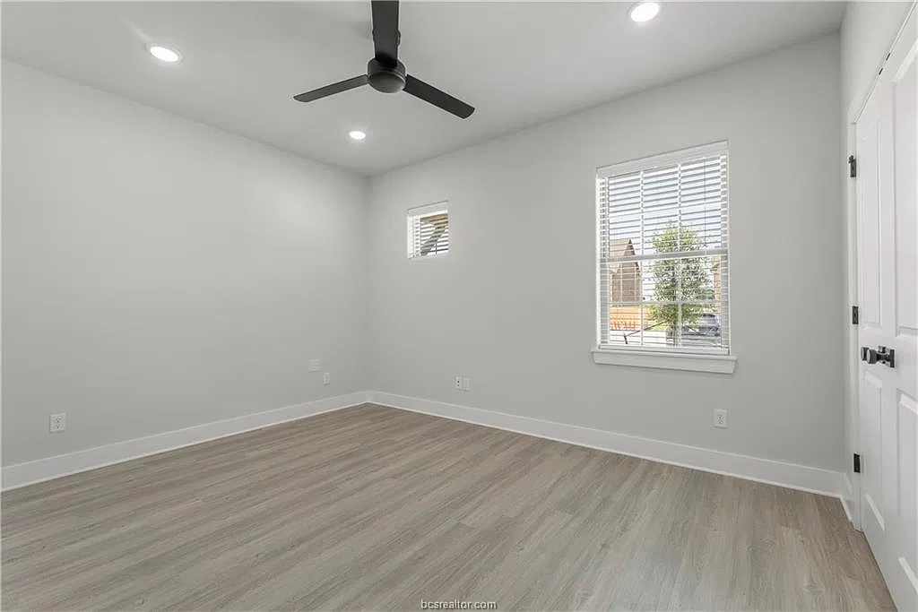 3 bed, 1250 sqft, $2,700 — Photo 4
