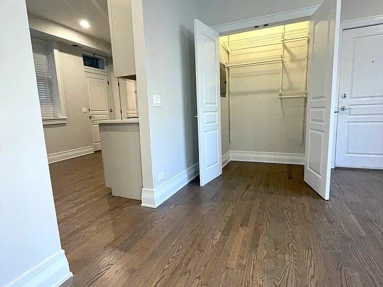 2539 W Iowa St — Photo 11