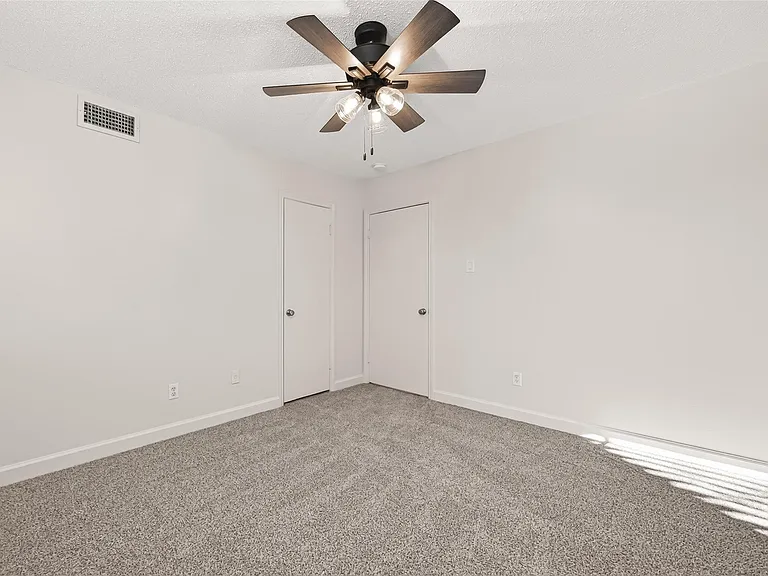 10602 Longmont Dr — Photo 33