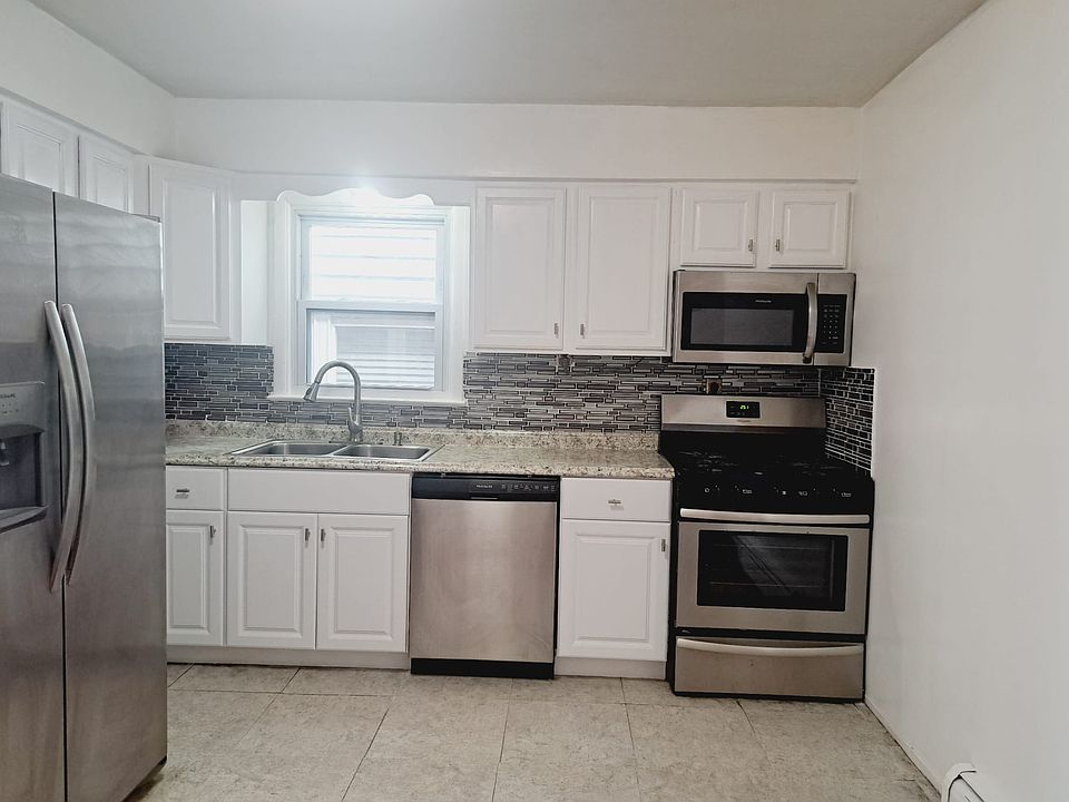 1st image of 127 Charles St Floor 2