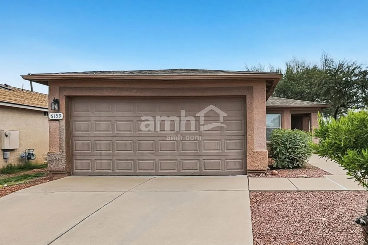 4 bed, 2.0 bath, 1413 sqft, $1,695 — Photo 1