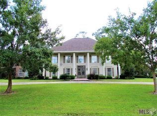 1122 Chariot Dr, Baton Rouge, LA 70816
