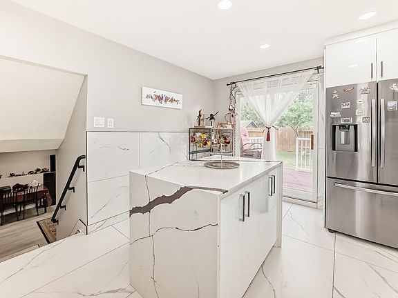 3rd image of 3843 47th St NW