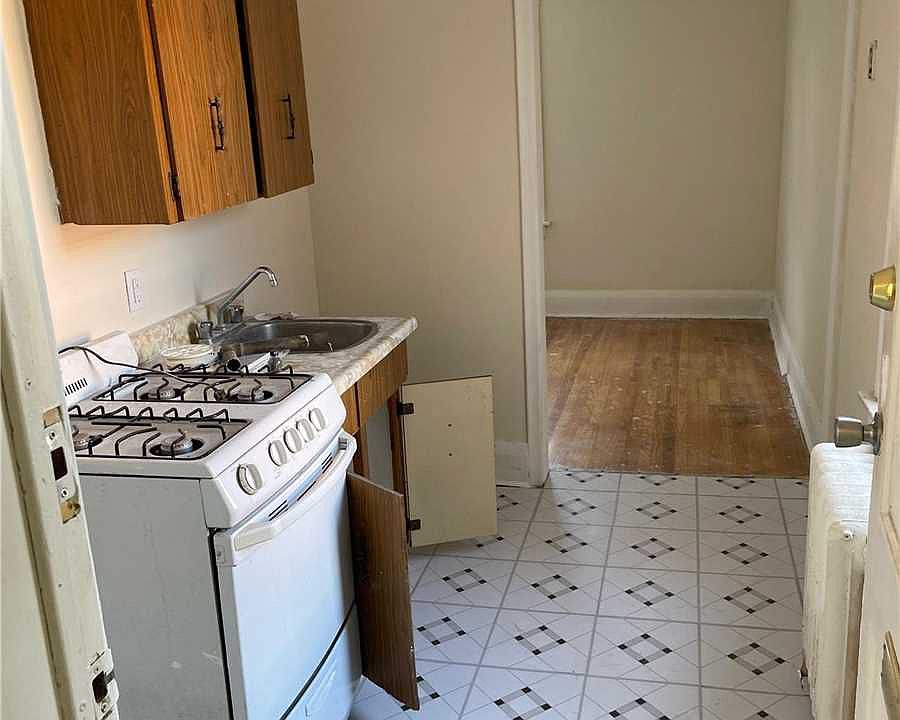 2nd image of 279 Woodfield Rd #D6