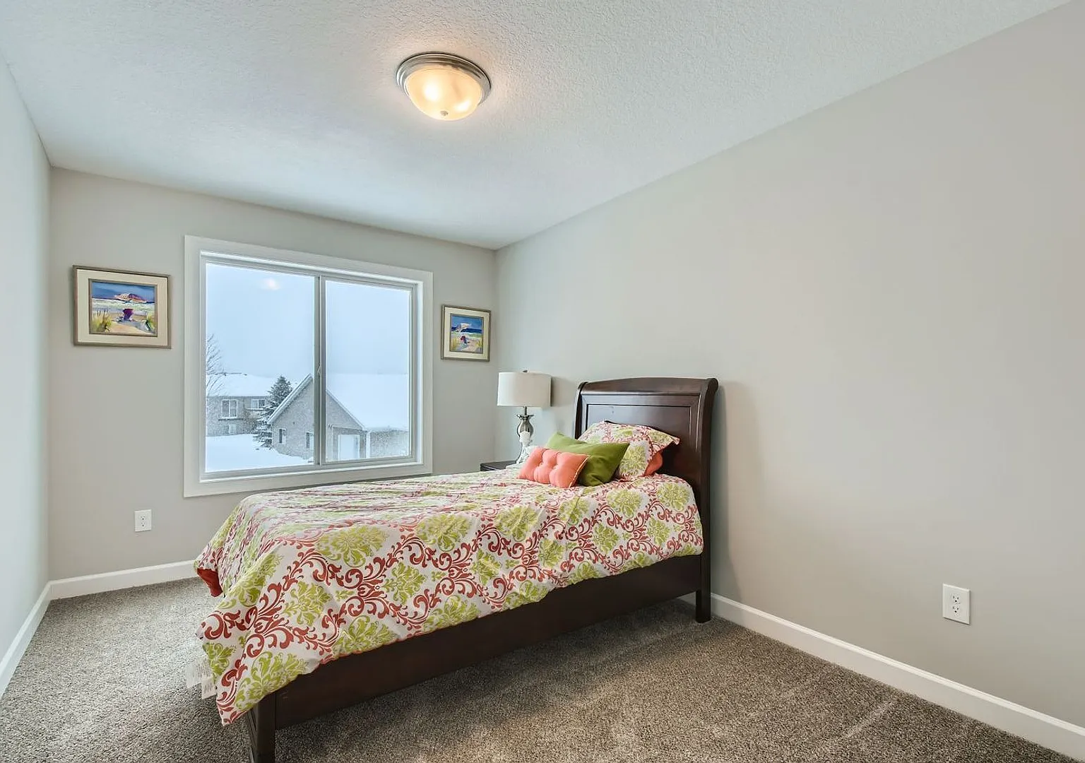 Cambridge Townhome — Photo 4