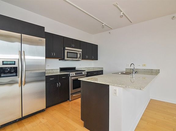 3rd image of 860 W Blackhawk St Unit 2508