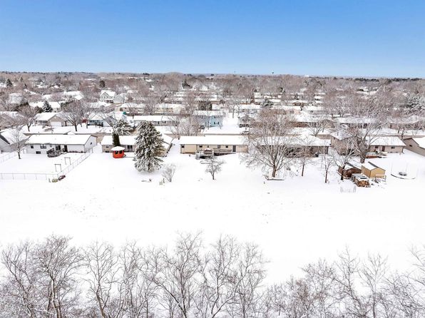 524 Masters Ln, Green Bay, WI 54311
