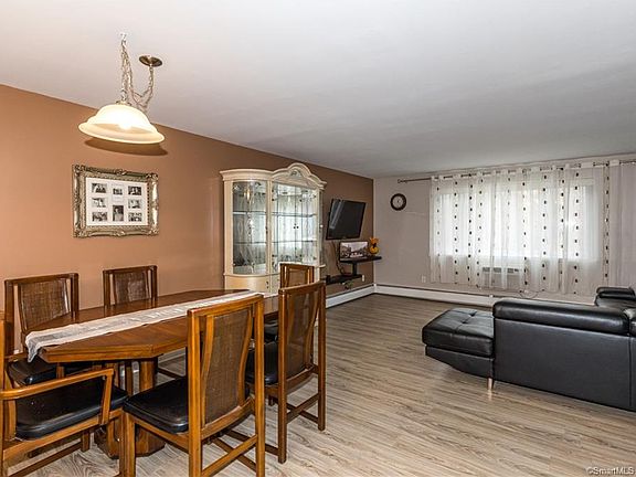 3rd image of 17 Carillon Dr #A