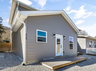 329 7th St #329, Lake City, TN 37769